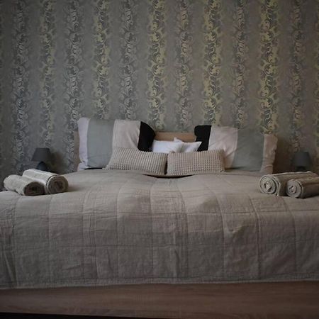 Appartamento Kenyelmes Lakas Jo Helyen Budapest Esterno foto