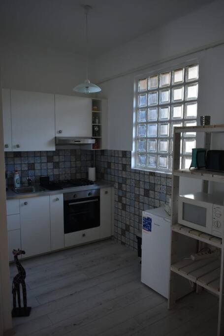 Appartamento Kenyelmes Lakas Jo Helyen Budapest Esterno foto