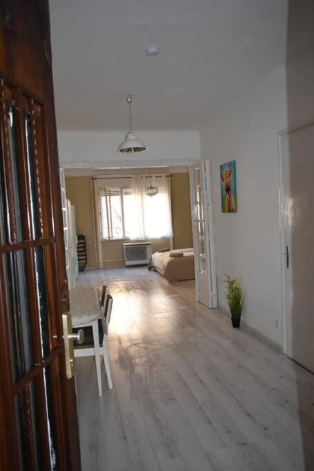Appartamento Kenyelmes Lakas Jo Helyen Budapest Esterno foto