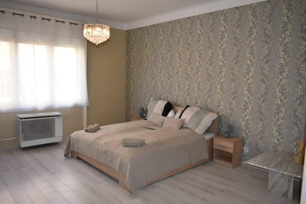 Appartamento Kenyelmes Lakas Jo Helyen Budapest Esterno foto