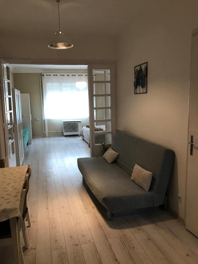 Appartamento Kenyelmes Lakas Jo Helyen Budapest Esterno foto