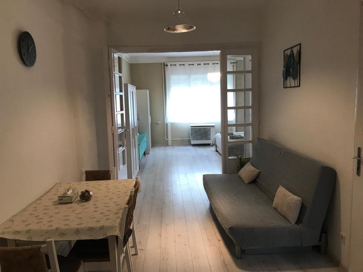 Appartamento Kenyelmes Lakas Jo Helyen Budapest Esterno foto